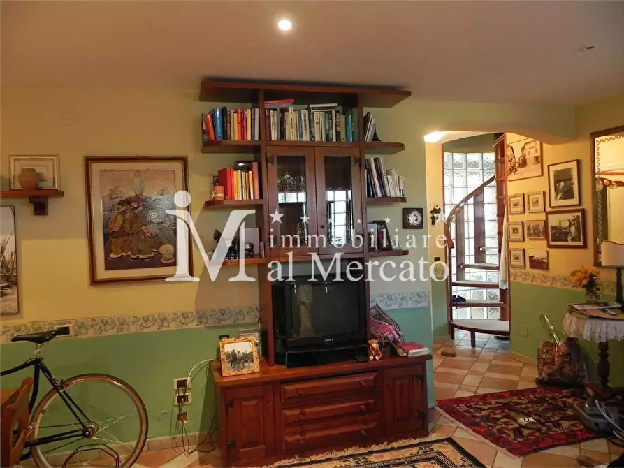 Immagine 10 di Villa in vendita  a Viareggio