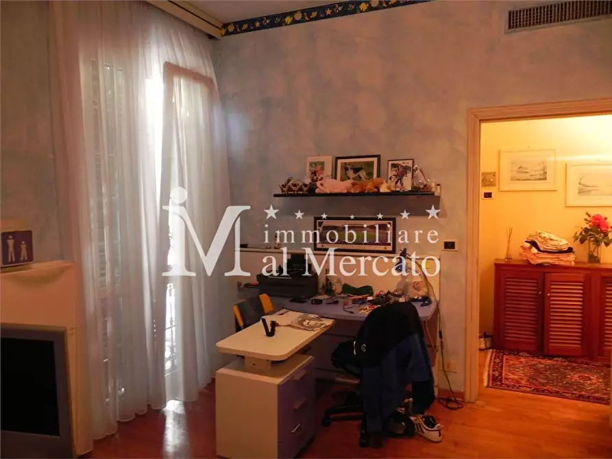 Immagine 19 di Villa in vendita  a Viareggio