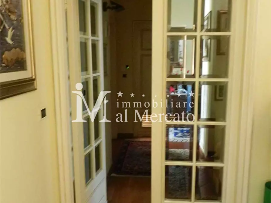 Immagine 9 di Villa in vendita  a Viareggio