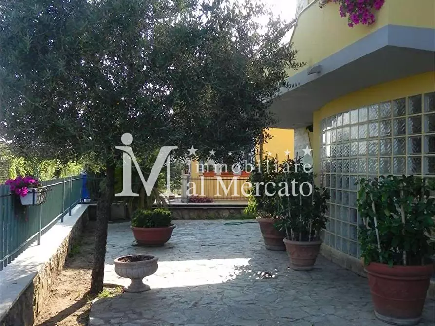 Immagine 30 di Villa in vendita  a Viareggio