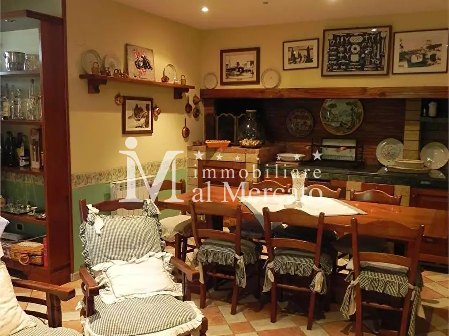 Immagine 14 di Villa in vendita  a Viareggio