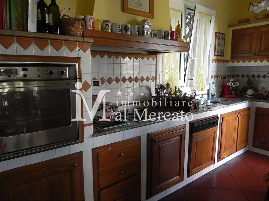 Immagine 13 di Villa in vendita  a Viareggio