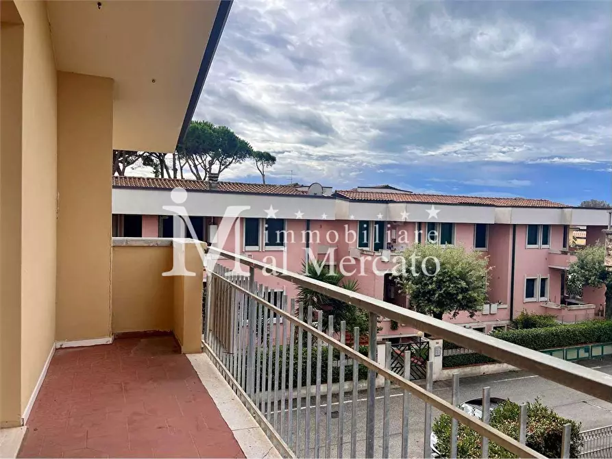 Immagine 35 di Villetta a schiera in vendita  a Viareggio