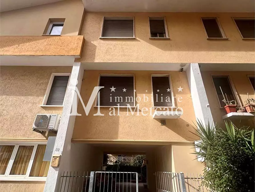 Immagine 3 di Villetta a schiera in vendita  a Viareggio