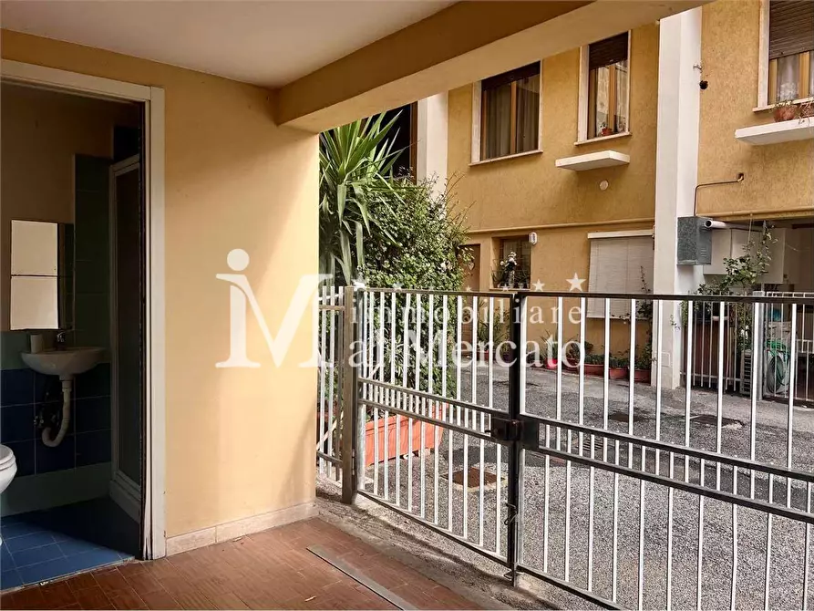 Immagine 7 di Villetta a schiera in vendita  a Viareggio