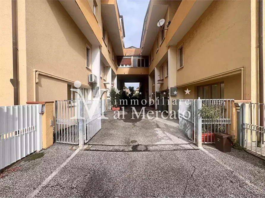 Immagine 4 di Villetta a schiera in vendita  a Viareggio