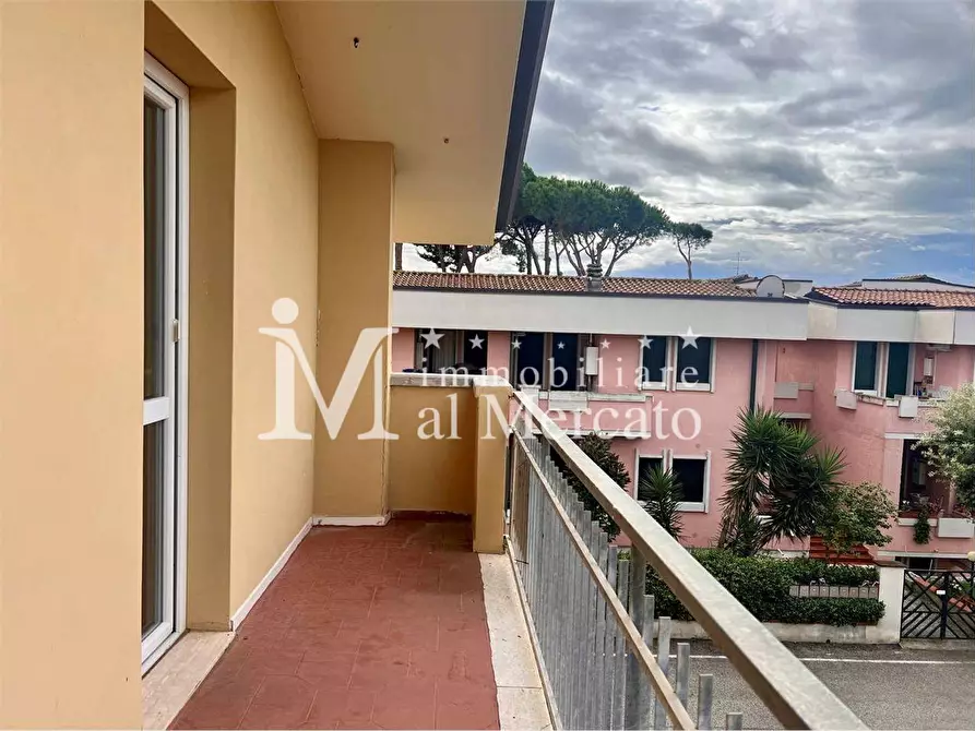 Immagine 36 di Villetta a schiera in vendita  a Viareggio