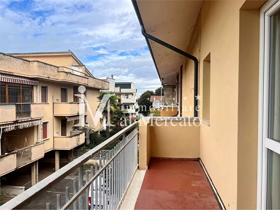 Immagine 34 di Villetta a schiera in vendita  a Viareggio