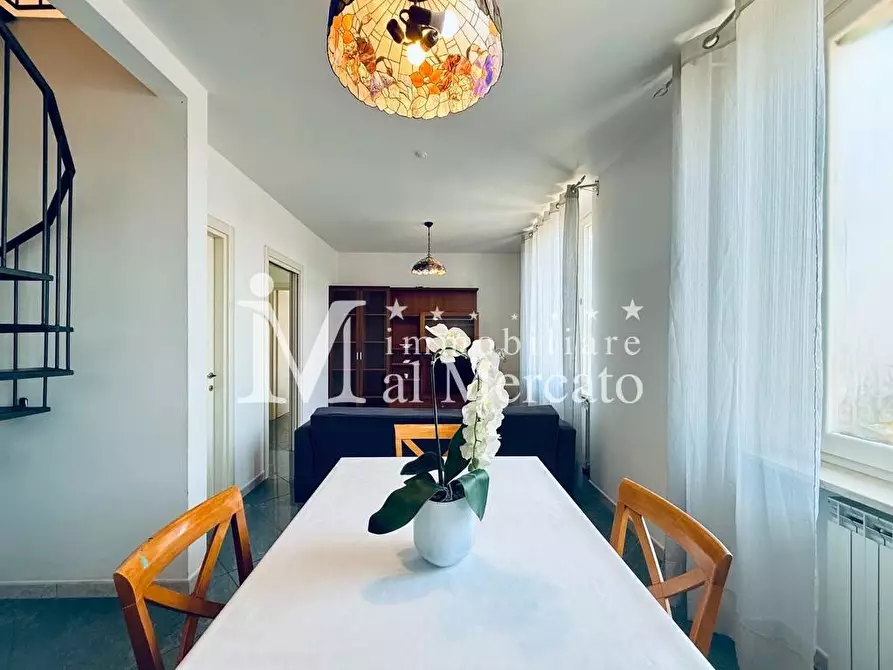 Immagine 2 di Appartamento in vendita  a Viareggio