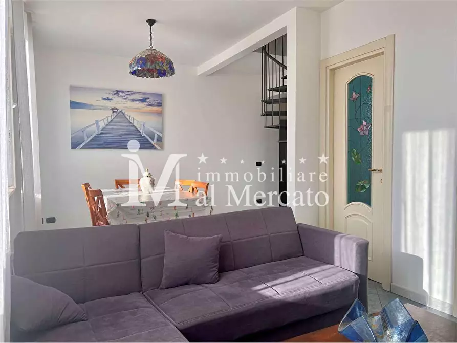 Immagine 1 di Appartamento in vendita  a Viareggio