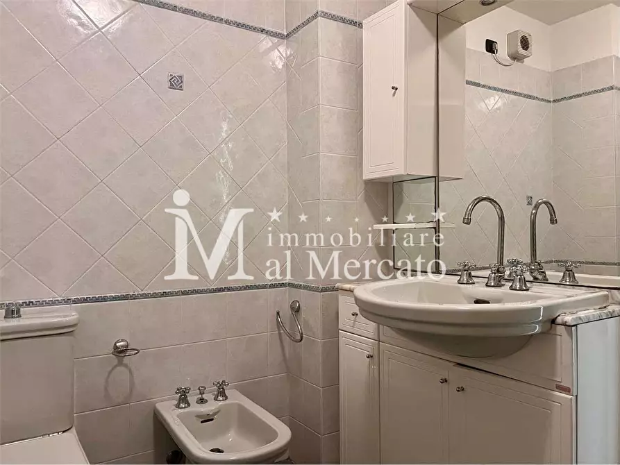 Immagine 17 di Appartamento in vendita  a Viareggio