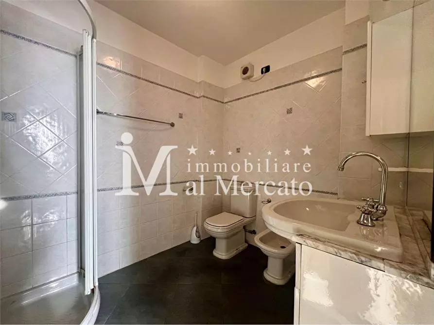 Immagine 19 di Appartamento in vendita  a Viareggio