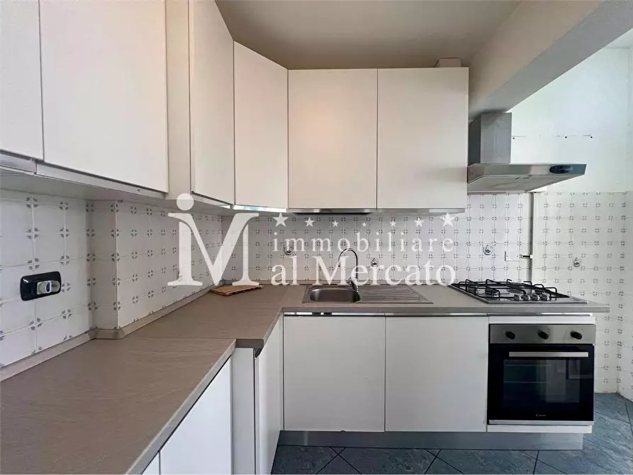 Immagine 13 di Appartamento in vendita  a Viareggio