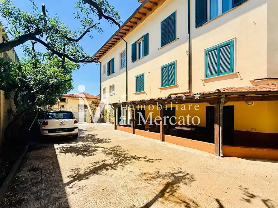 Immagine 35 di Appartamento in vendita  a Viareggio