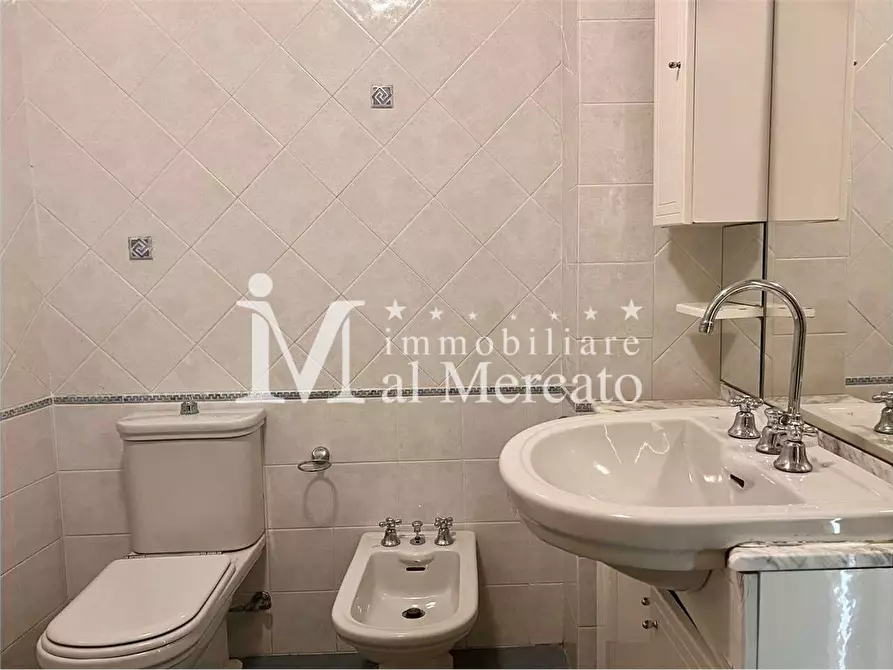 Immagine 15 di Appartamento in vendita  a Viareggio