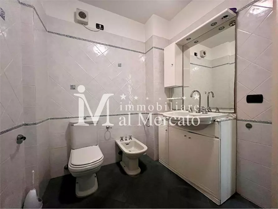 Immagine 18 di Appartamento in vendita  a Viareggio