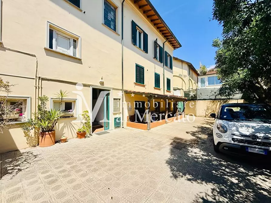 Immagine 34 di Appartamento in vendita  a Viareggio