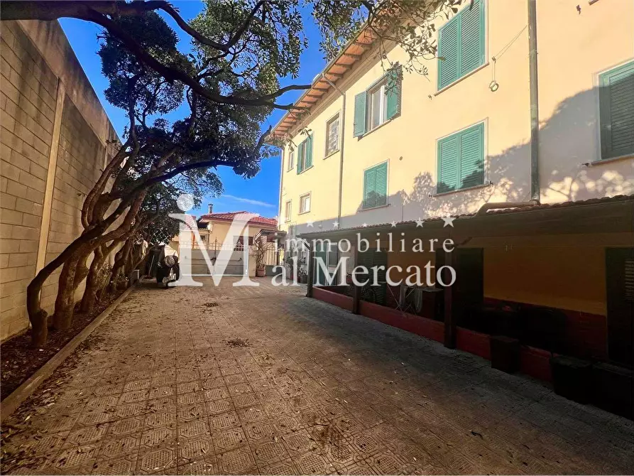 Immagine 50 di Appartamento in vendita  a Viareggio