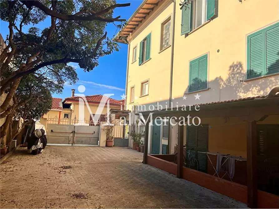 Immagine 48 di Appartamento in vendita  a Viareggio