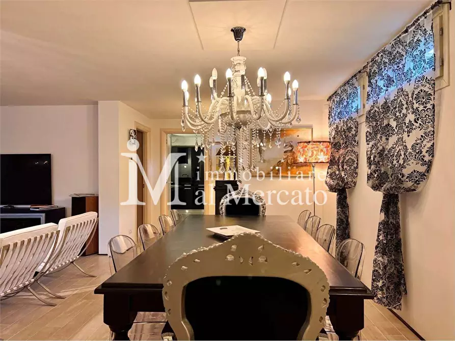 Immagine 49 di Villa in vendita  a Camaiore