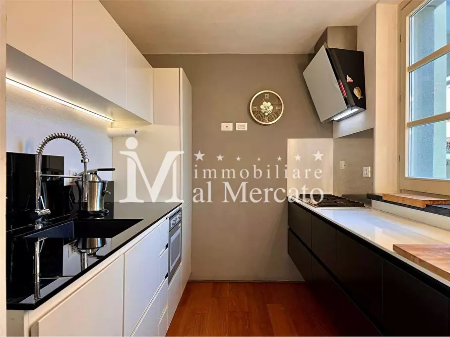 Immagine 29 di Villa in vendita  a Camaiore