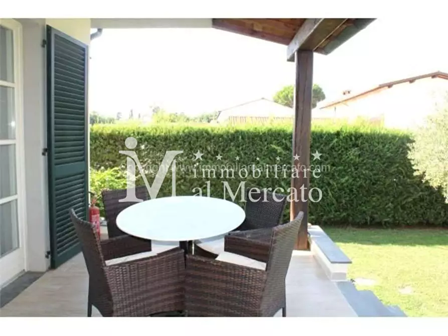 Immagine 10 di Villa in vendita  a Camaiore