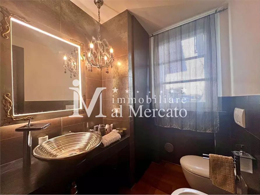 Immagine 45 di Villa in vendita  a Camaiore