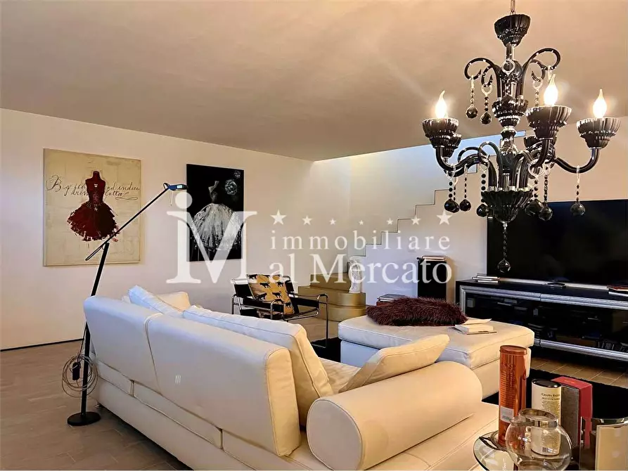 Immagine 48 di Villa in vendita  a Camaiore