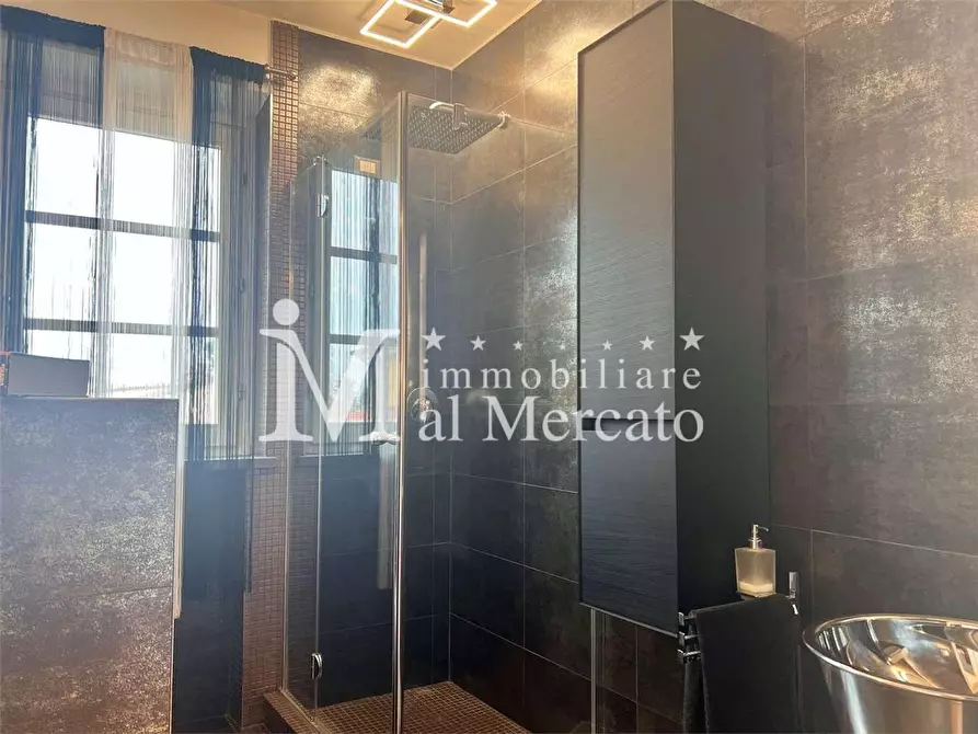 Immagine 76 di Villa in vendita  a Camaiore