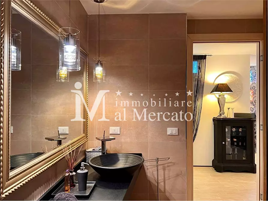 Immagine 62 di Villa in vendita  a Camaiore