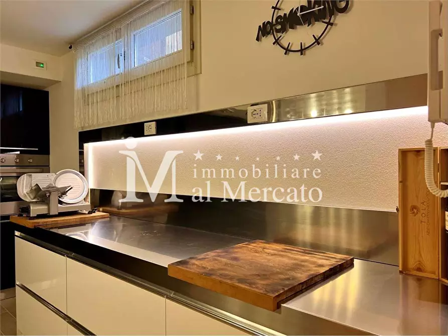 Immagine 65 di Villa in vendita  a Camaiore