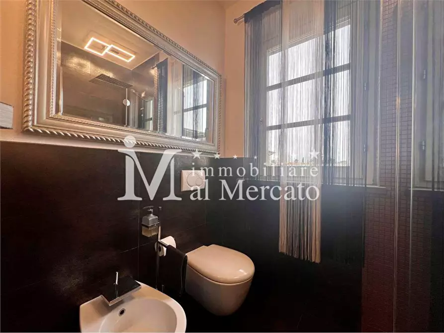 Immagine 78 di Villa in vendita  a Camaiore