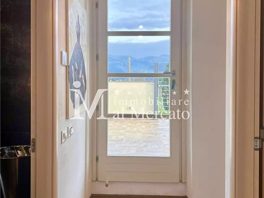 Immagine 85 di Villa in vendita  a Camaiore