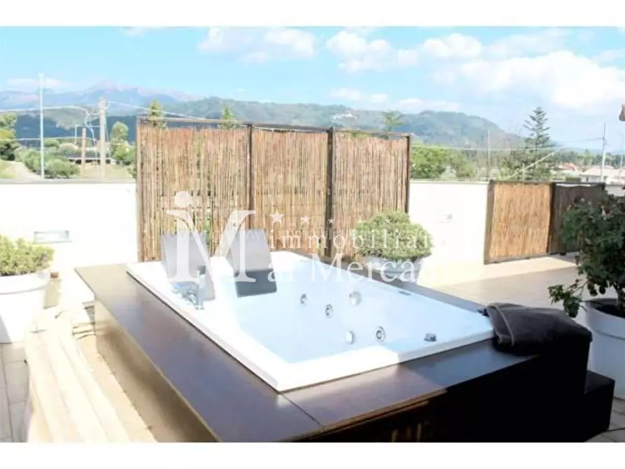 Immagine 15 di Villa in vendita  a Camaiore