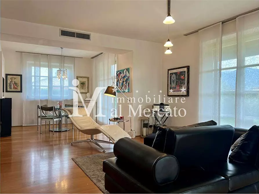 Immagine 20 di Villa in vendita  a Camaiore