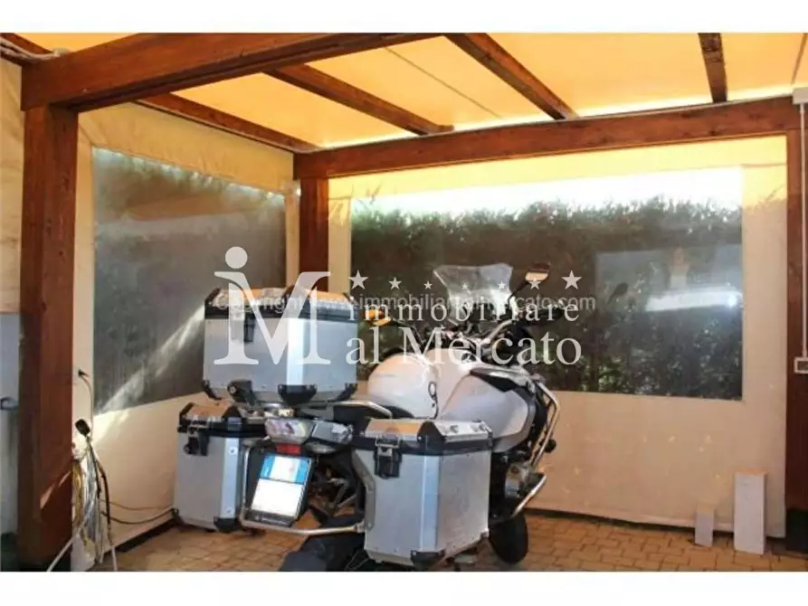 Immagine 11 di Villa in vendita  a Camaiore