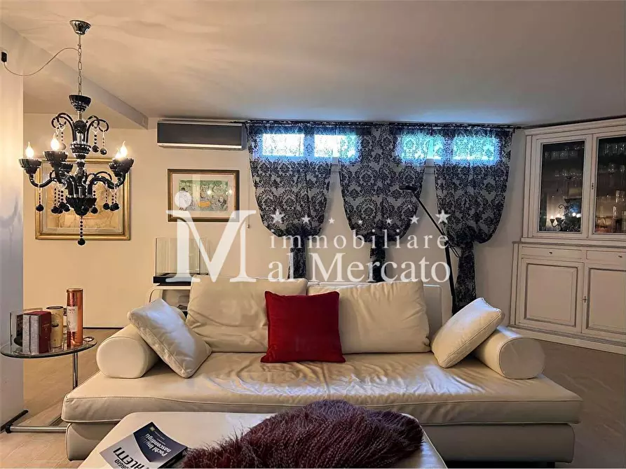 Immagine 52 di Villa in vendita  a Camaiore