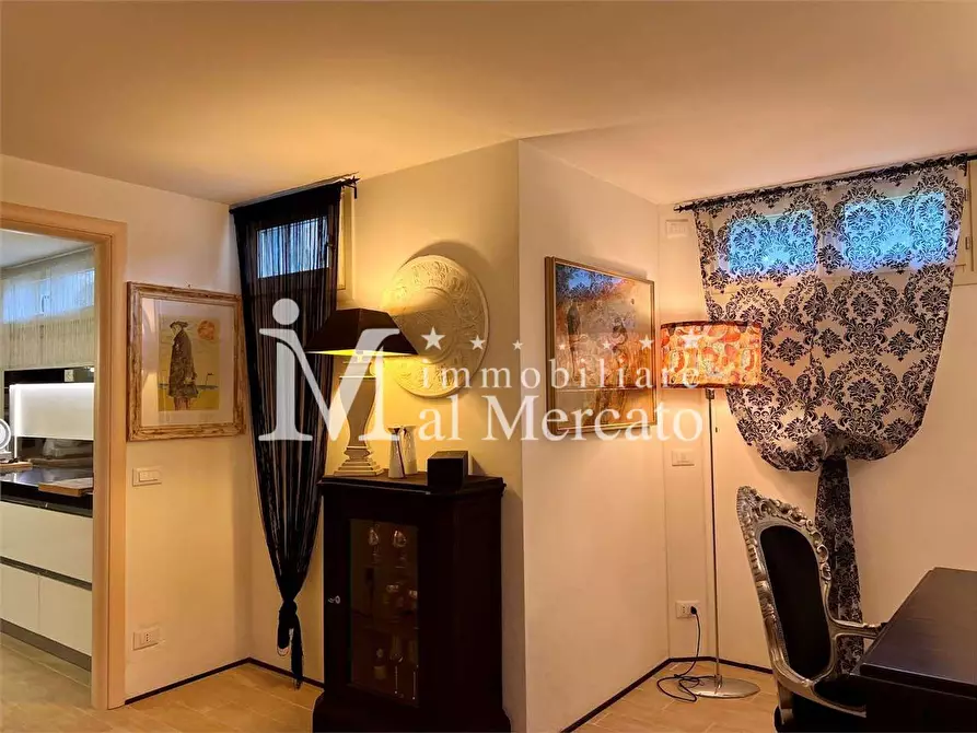 Immagine 57 di Villa in vendita  a Camaiore