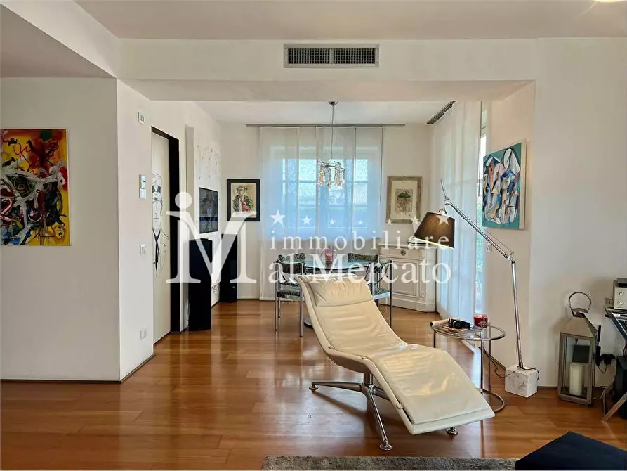 Immagine 21 di Villa in vendita  a Camaiore