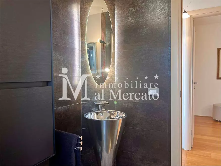 Immagine 79 di Villa in vendita  a Camaiore