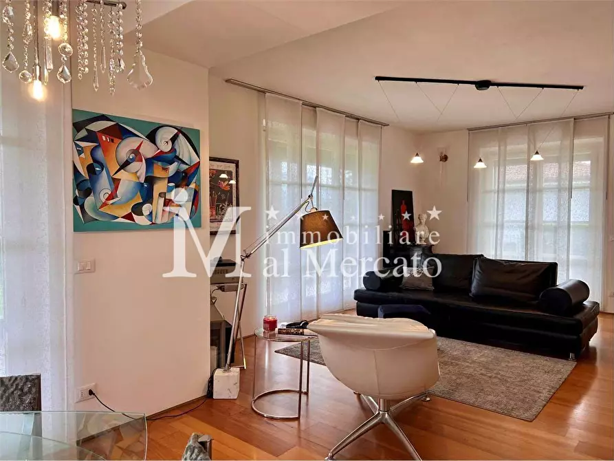 Immagine 26 di Villa in vendita  a Camaiore