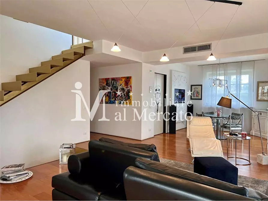 Immagine 27 di Villa in vendita  a Camaiore