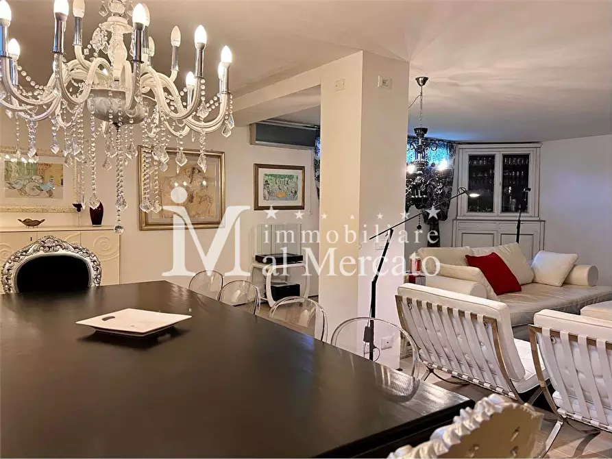 Immagine 50 di Villa in vendita  a Camaiore