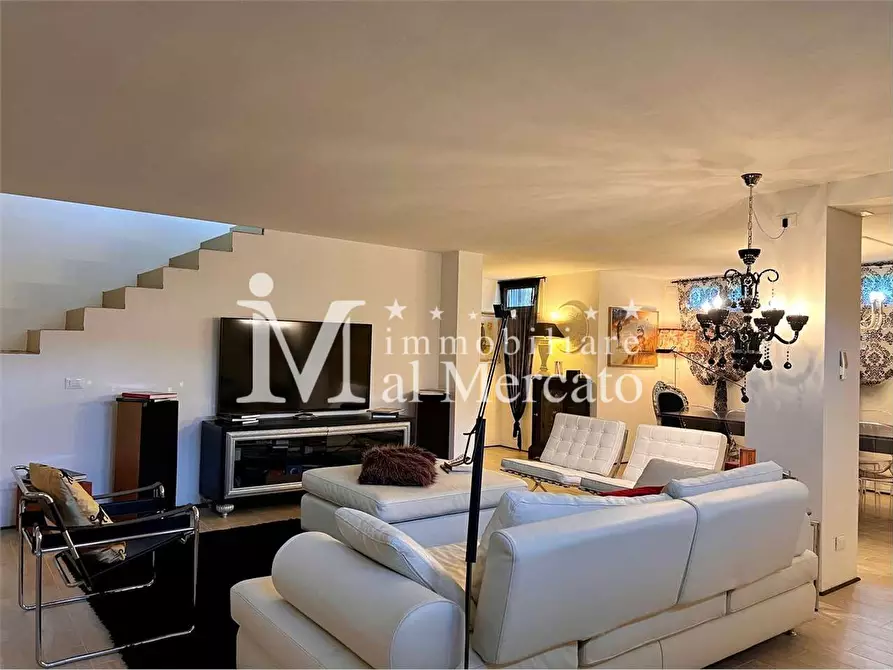 Immagine 46 di Villa in vendita  a Camaiore