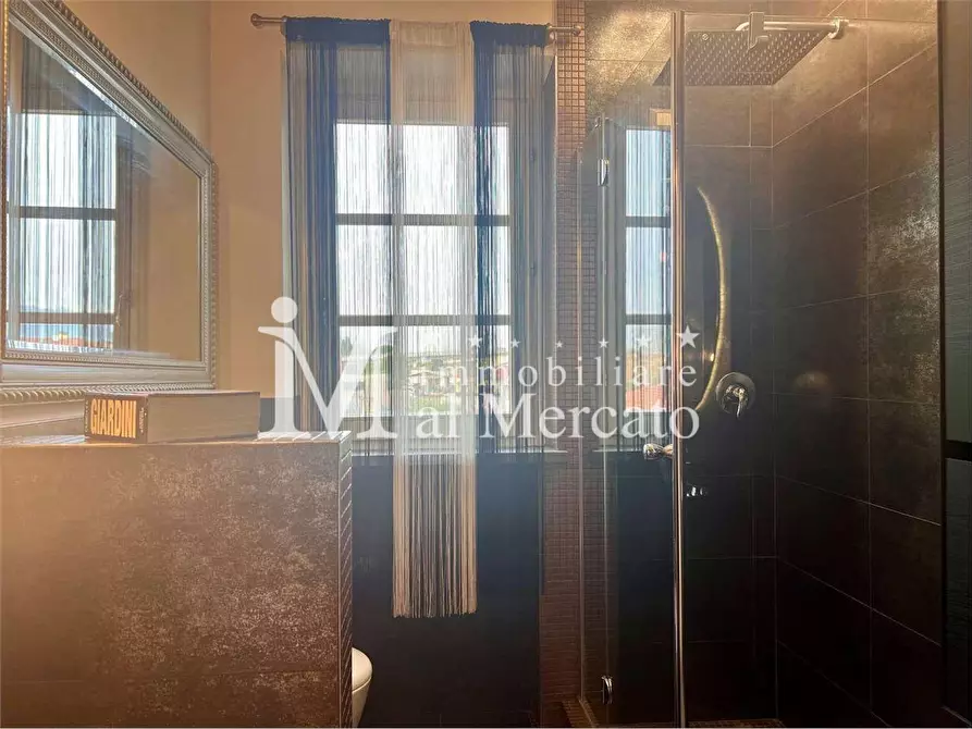 Immagine 77 di Villa in vendita  a Camaiore