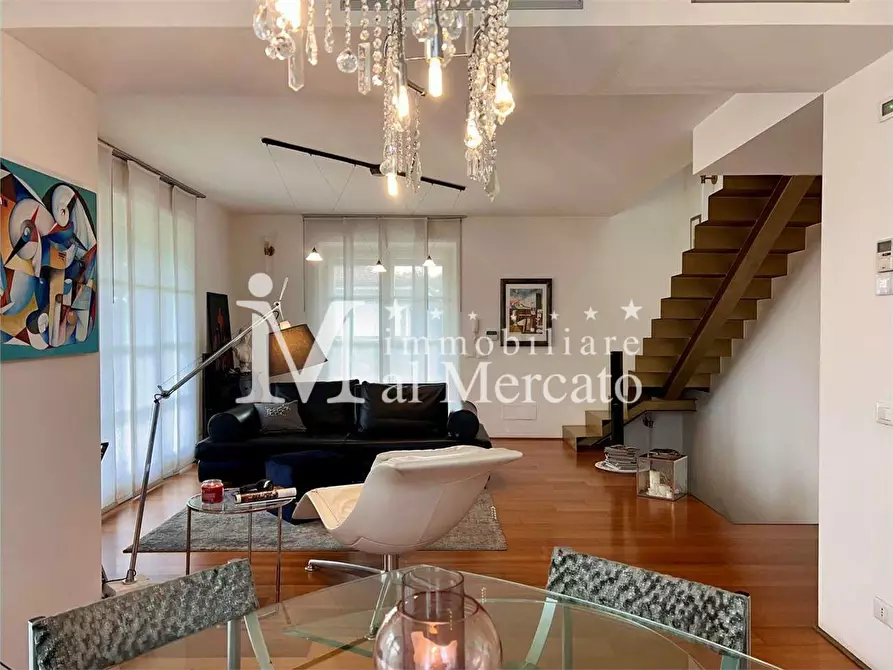 Immagine 18 di Villa in vendita  a Camaiore