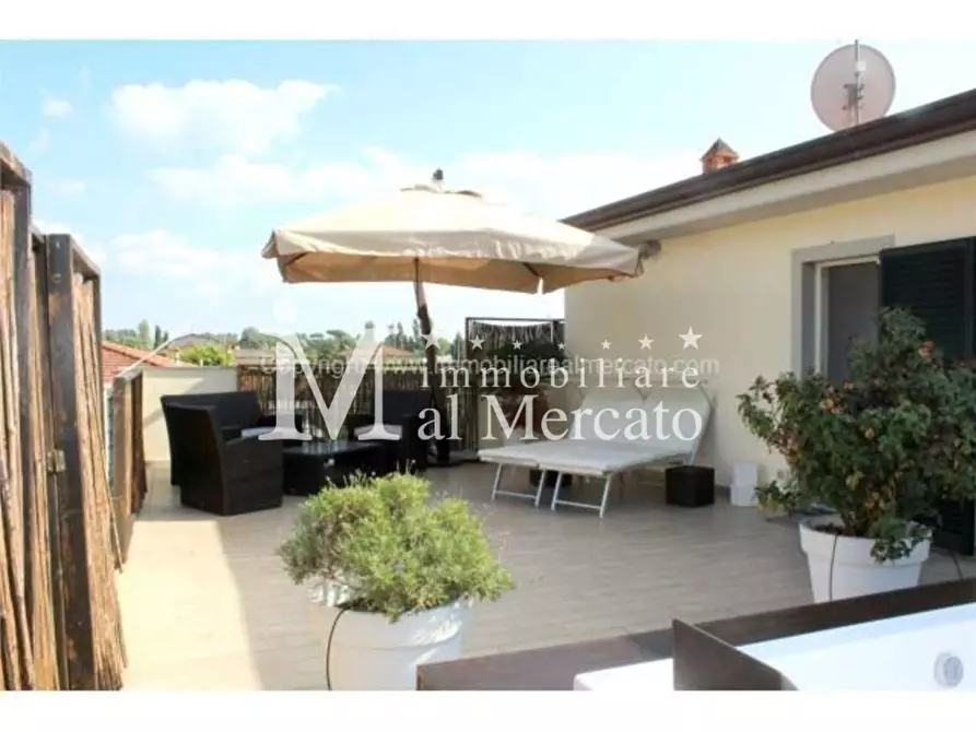 Immagine 14 di Villa in vendita  a Camaiore