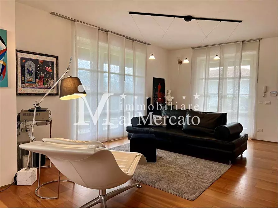 Immagine 19 di Villa in vendita  a Camaiore