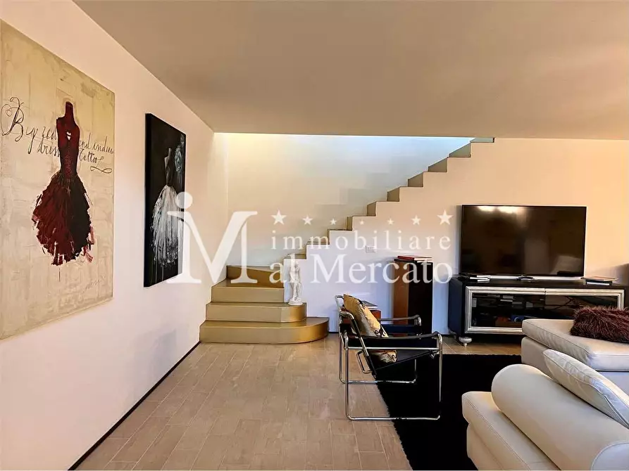 Immagine 47 di Villa in vendita  a Camaiore