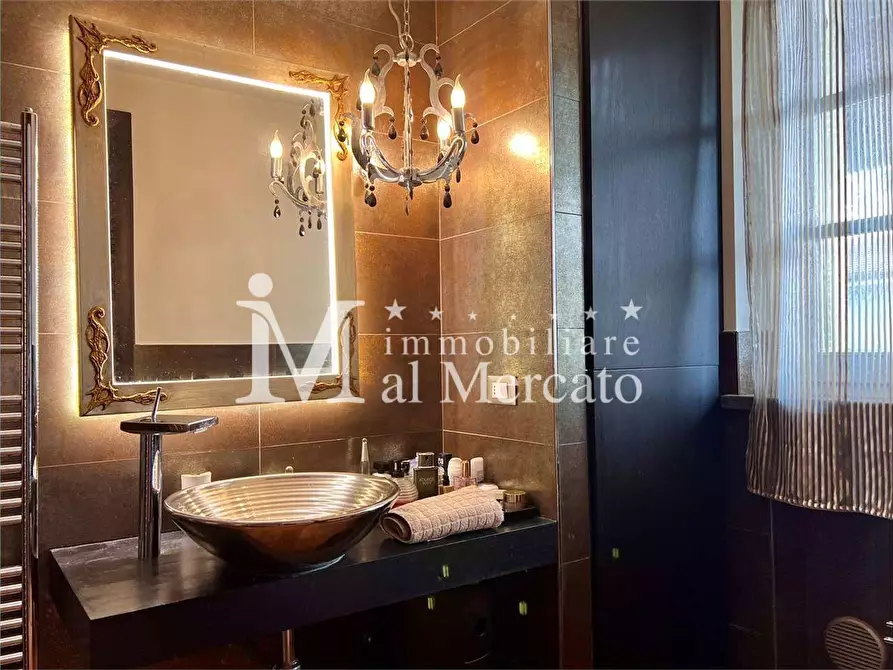 Immagine 41 di Villa in vendita  a Camaiore